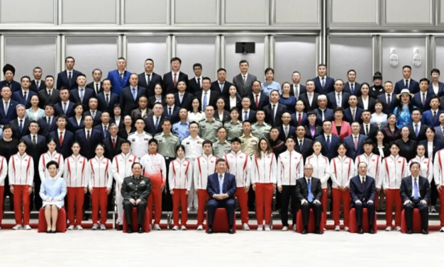 青岛市体育总会被授予“全国体育系统先进集体”称号并受到习近平总书记集体接见